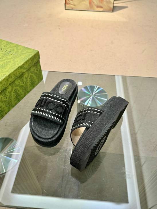 Picture of Gucci Slippers _SKUGuccisz35-41h08122224